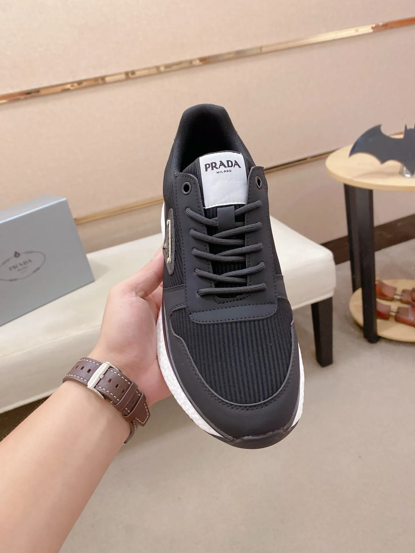 Men's shoes 💰: 462💰 [Prada～Prada] Trendy new styles are on the market. Same style as the official website. Counter quality. Original version. [Strong] [Strong] Imported selected first-layer cowhide. Comfortable and breathable sheepskin lining, fine workmanship, upper layer made of 100% pure cowhide, original last shape, comfortable on the feet, shoe sizes 38 to 44